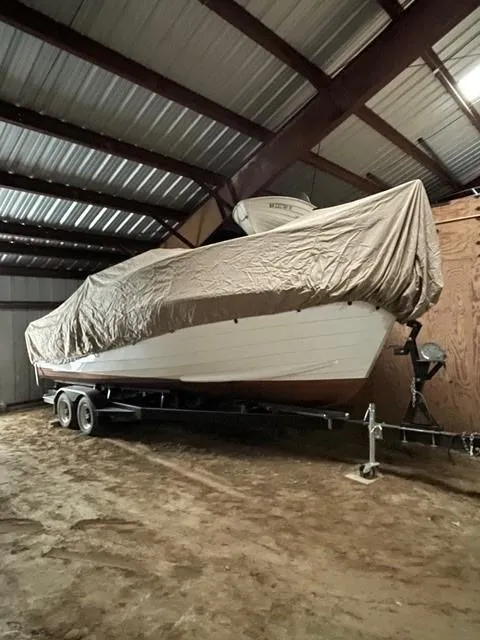 Slide: The Image of 1986 Skiff Craft Sport Fisherman 260 boat covered in storage. - 24