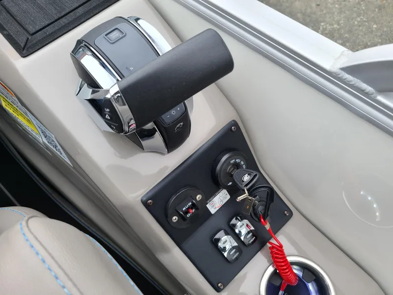 Slide: The Image of 2022 Barletta CORSA 25UC boat control panel with throttle and ignition. - 29