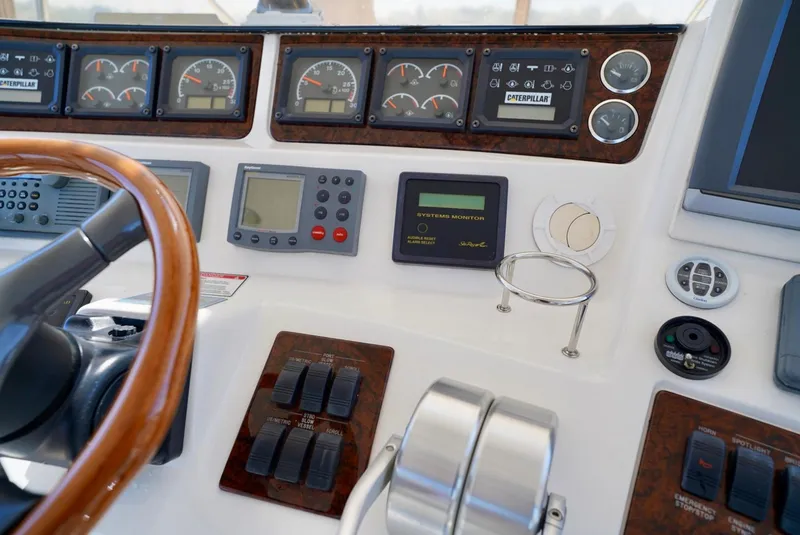 Slide: The Image of Control panel of a 2002 Sea Ray 480 Sedan Bridge yacht. - 34