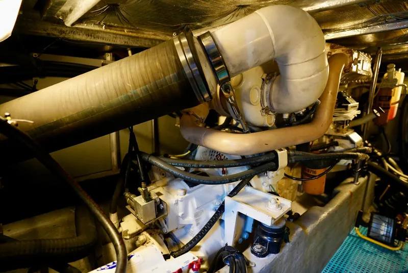 Slide: The Image of Engine room of a 2002 Sea Ray 480 Sedan Bridge yacht. - 48