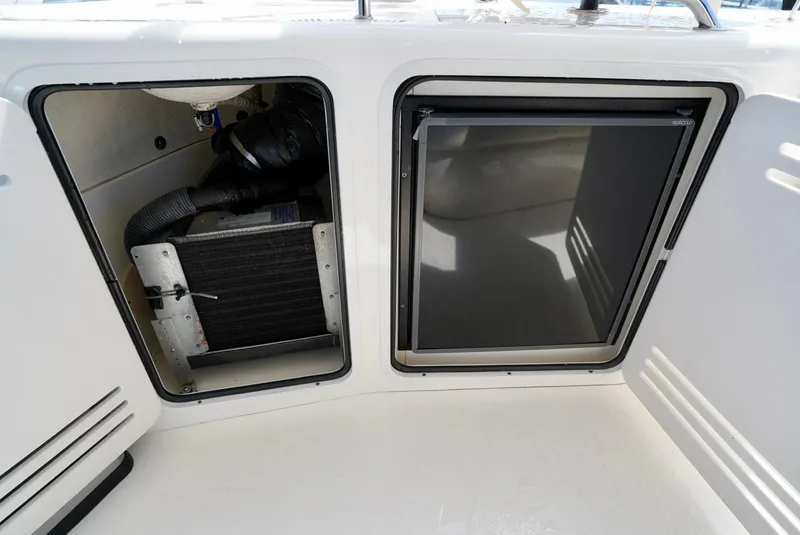 Slide: The Image of Sea Ray 480 Sedan Bridge 2002 - 51