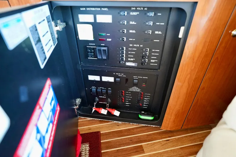 Slide: The Image of Sea Ray 480 Sedan Bridge 2002 - 52