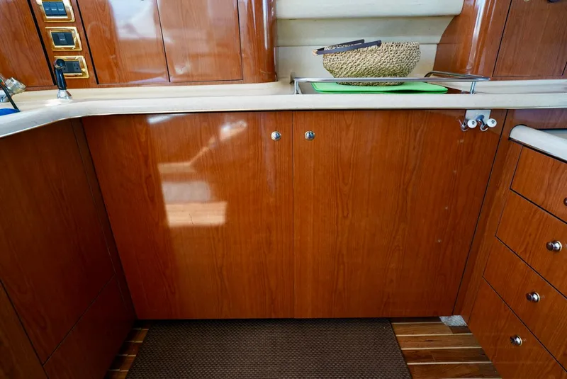 Slide: The Image of Sea Ray 480 Sedan Bridge 2002 - 55