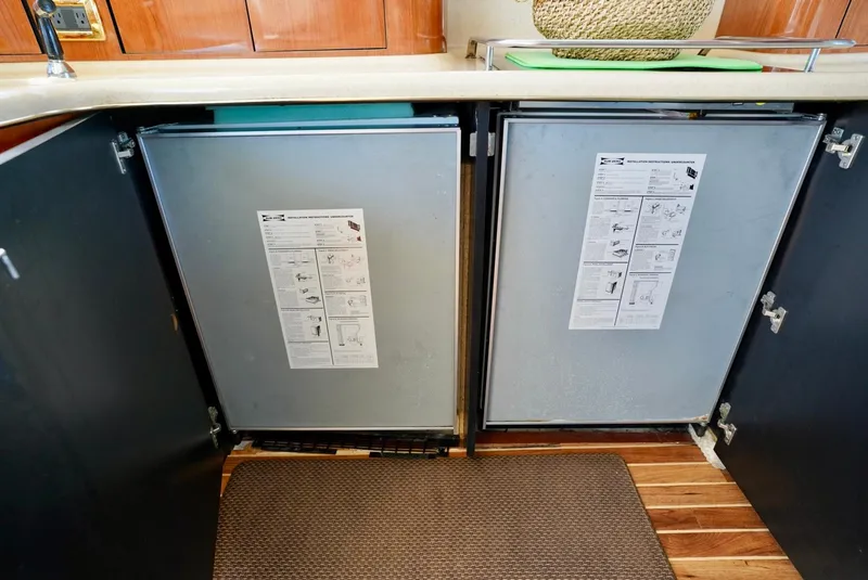 Slide: The Image of Sea Ray 480 Sedan Bridge 2002 - 56