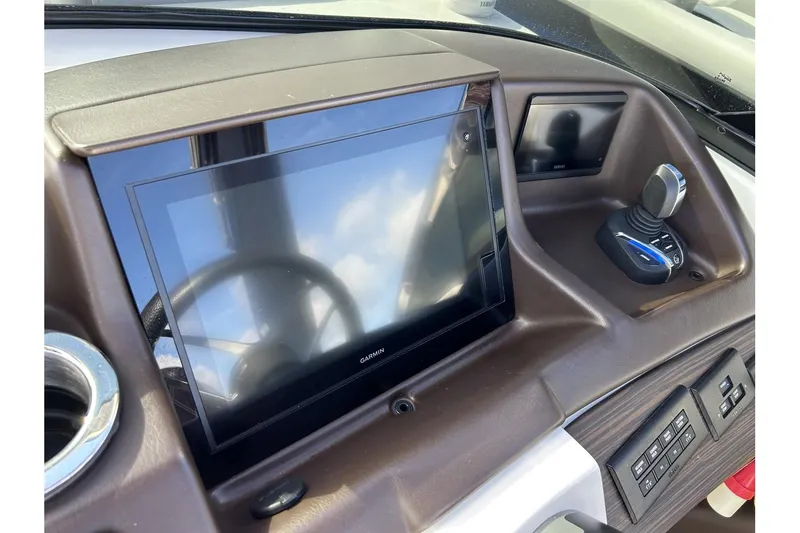 Slide: The Image of Dashboard of 2021 Bennington QX 25 Swingback with touchscreen and controls. - 21