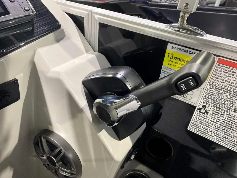 Slide: The Image of Throttle control of 2024 SunChaser Geneva 24 SB DH pontoon boat. - 21