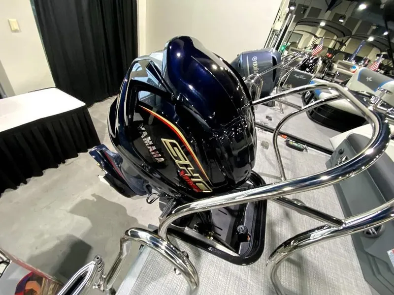 Slide: The Image of 2024 SunChaser Geneva 24 SB DH with Yamaha outboard motor on display. - 22