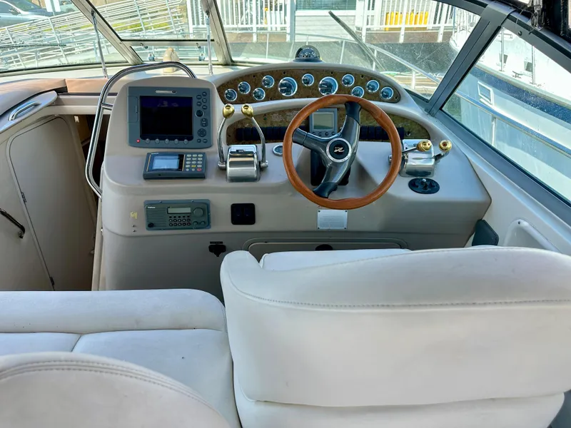 Slide: The Image of Sea Ray 340 Sundancer 2001 - 16