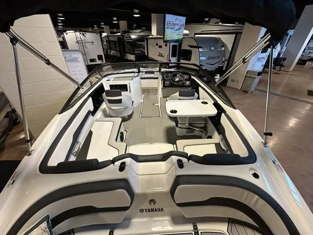 Slide: The Image of 2024 Yamaha Boats SX195 interior view at a boat show. - 7