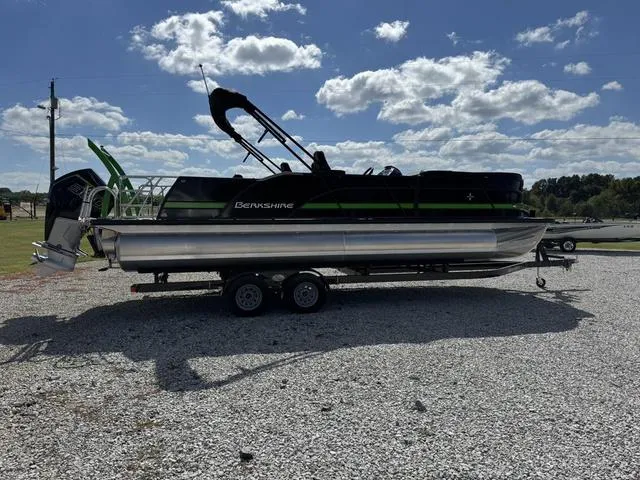 Slide: The Image of Berkshire 25 UL STS 3+ 2023 - 1