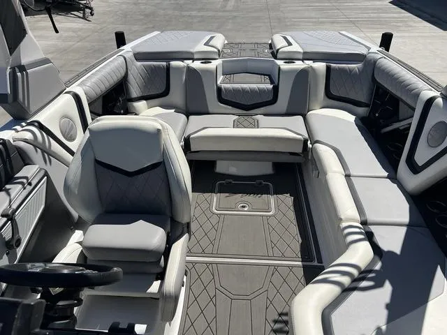 Slide: The Image of Tigé 21ZX 2020 - 10