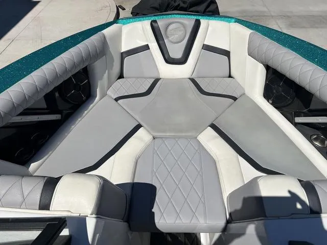 Slide: The Image of Tigé 21ZX 2020 - 11