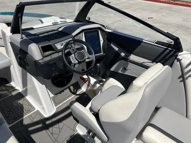 Slide: The Image of Tigé 21ZX 2020 - 14