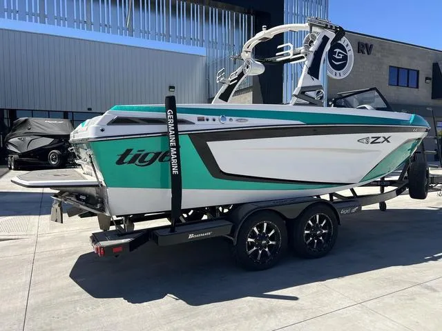 Slide: The Image of Tigé 21ZX 2020 - 3