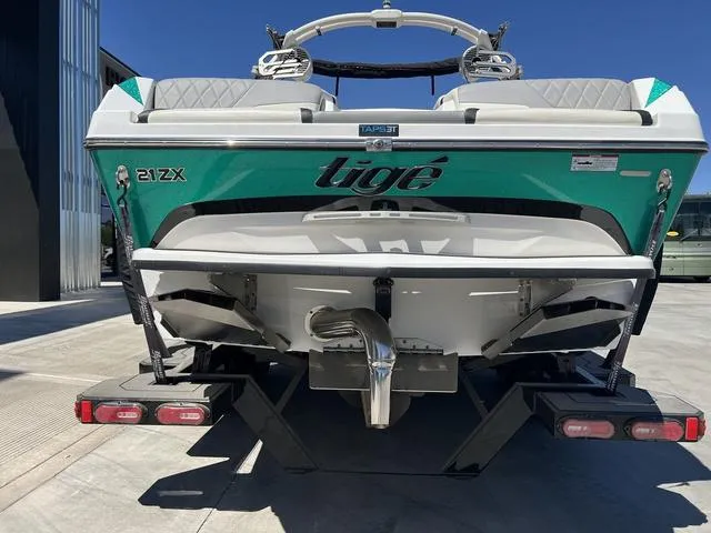 Slide: The Image of Tigé 21ZX 2020 - 4