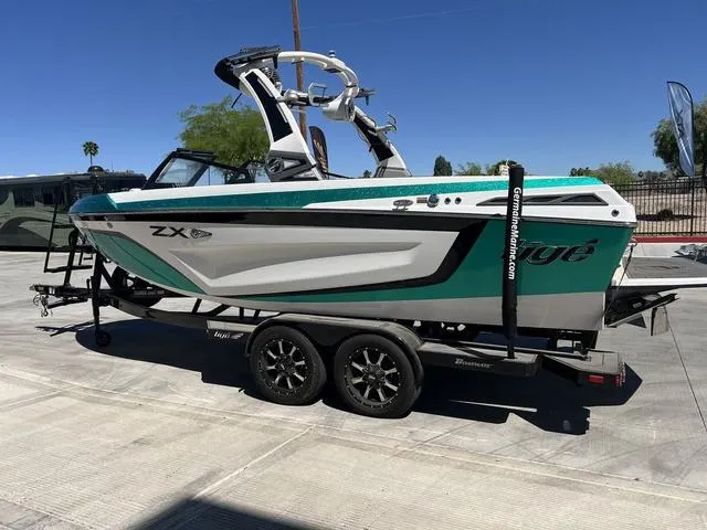 Slide: The Image of Tigé 21ZX 2020 - 5