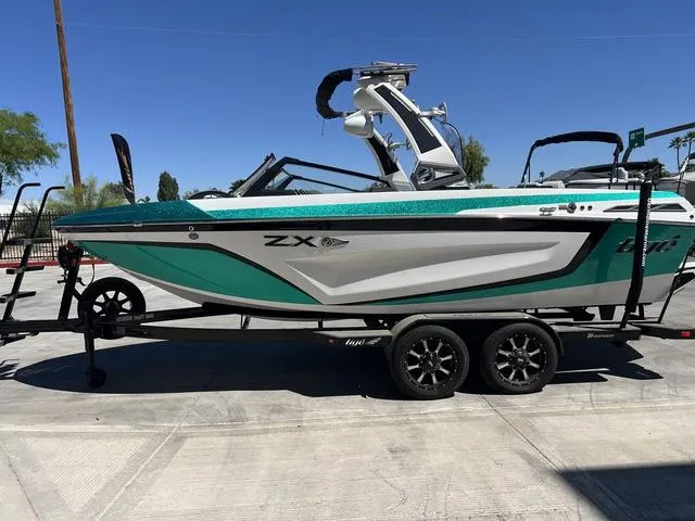 Slide: The Image of Tigé 21ZX 2020 - 6