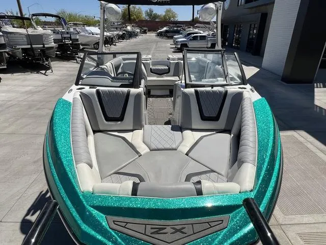 Slide: The Image of Tigé 21ZX 2020 - 9