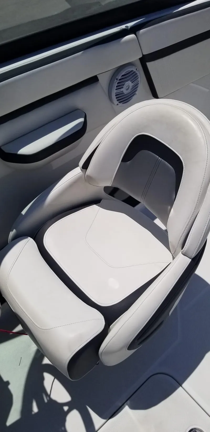 Slide: The Image of Captain's chair on a 2020 Monterey M205 boat. - 32