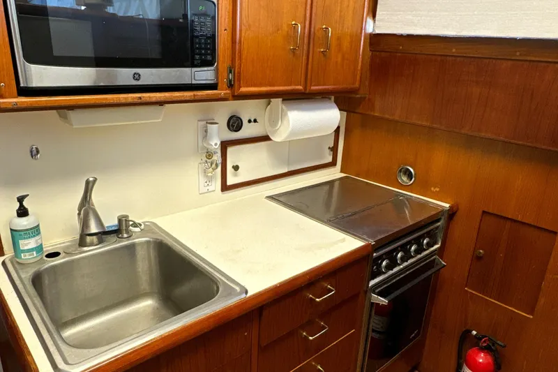 Slide: The Image of Ocean Yacht 55 Sportfish 1989 REV Yacht Sales Inc. - 33