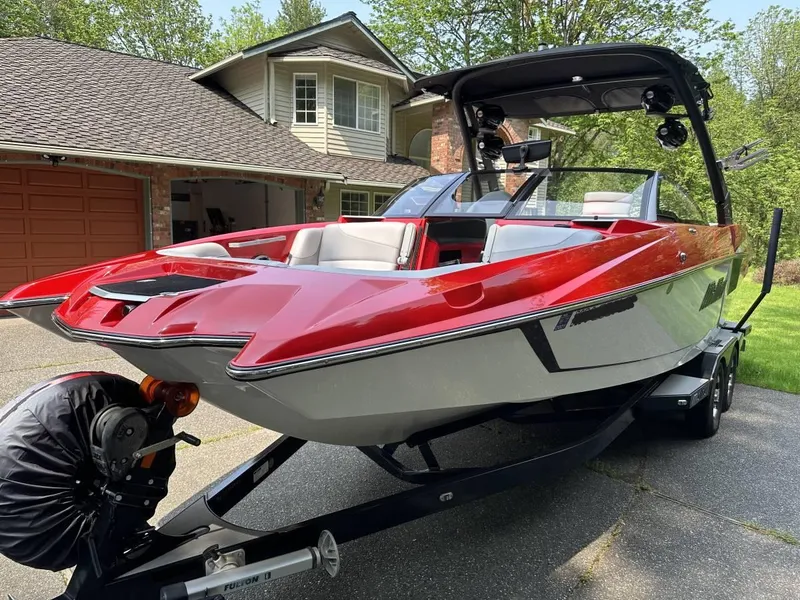 The Image of 2017 Malibu 24' WAKESETTER MXZ boat in driveway, red and white exterior. - 1