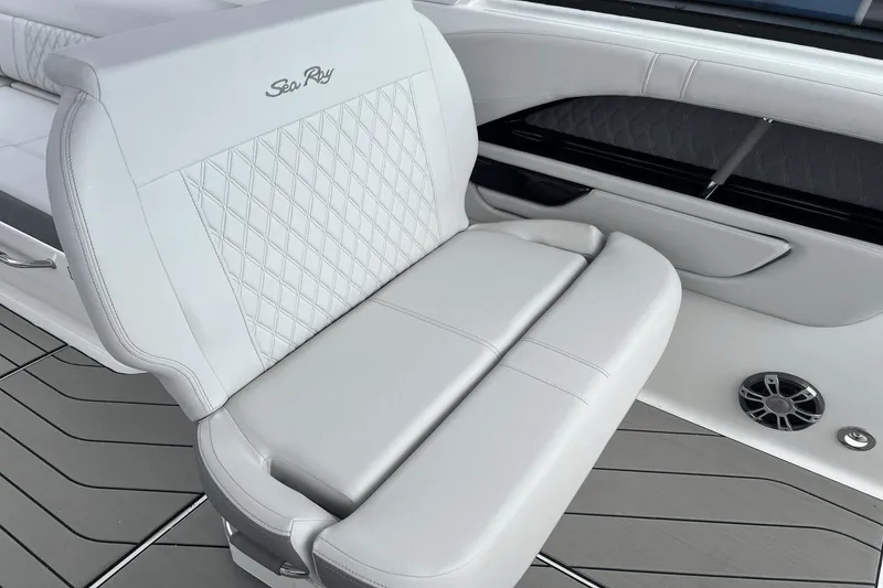Slide: The Image of Sea Ray SLX 400 2025 - 24