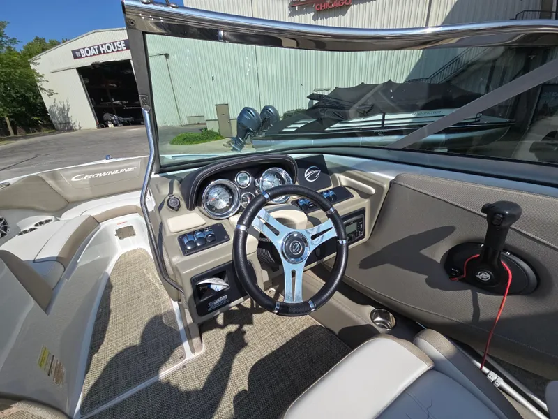 Slide: The Image of Crownline Boats 225SS 2017 - 11