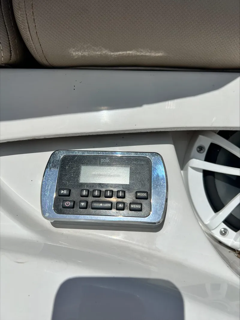 Slide: The Image of Crownline Boats 225SS 2017 - 12