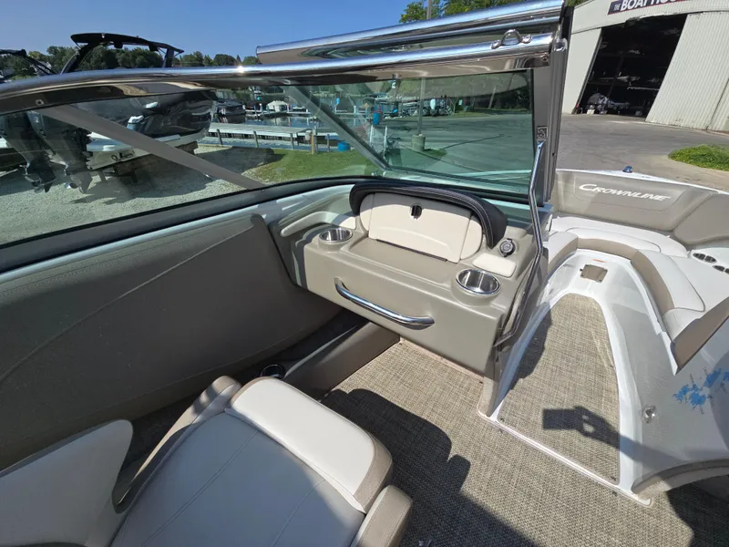 Slide: The Image of Crownline Boats 225SS 2017 - 14