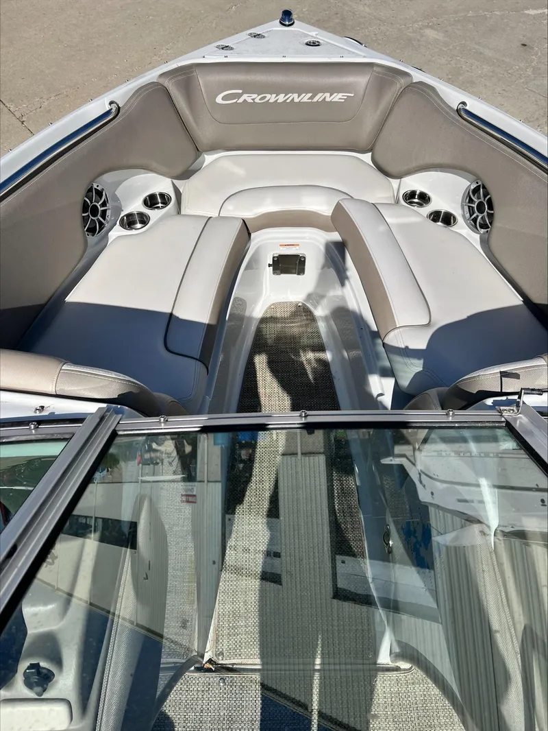 Slide: The Image of Crownline Boats 225SS 2017 - 15