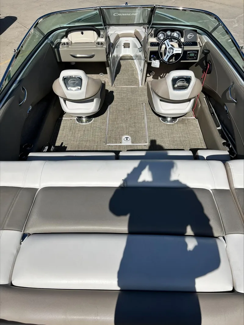 Slide: The Image of Crownline Boats 225SS 2017 - 16