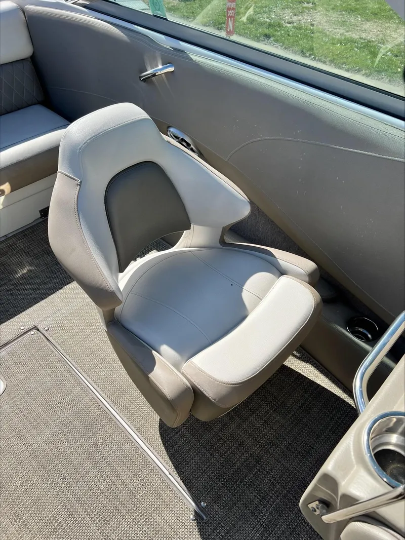 Slide: The Image of Crownline Boats 225SS 2017 - 18