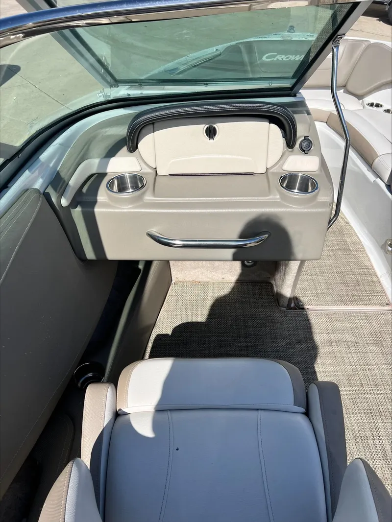 Slide: The Image of Crownline Boats 225SS 2017 - 23