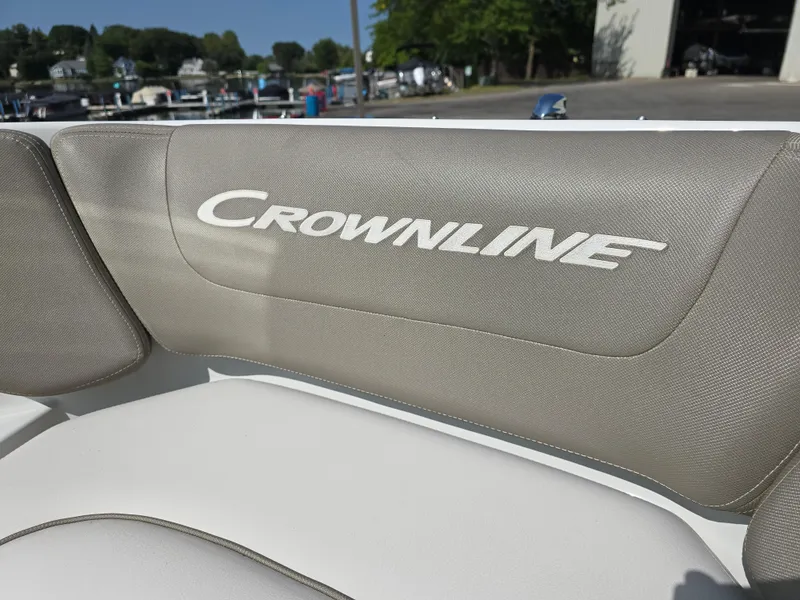 Slide: The Image of Crownline Boats 225SS 2017 - 26