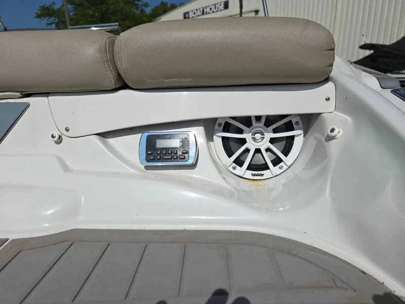 Slide: The Image of Crownline Boats 225SS 2017 - 30