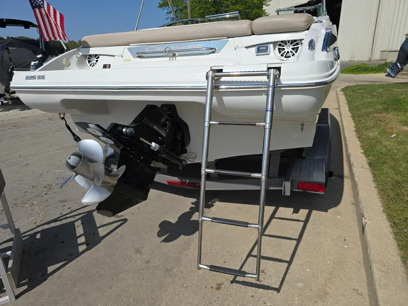 Slide: The Image of Crownline Boats 225SS 2017 - 31