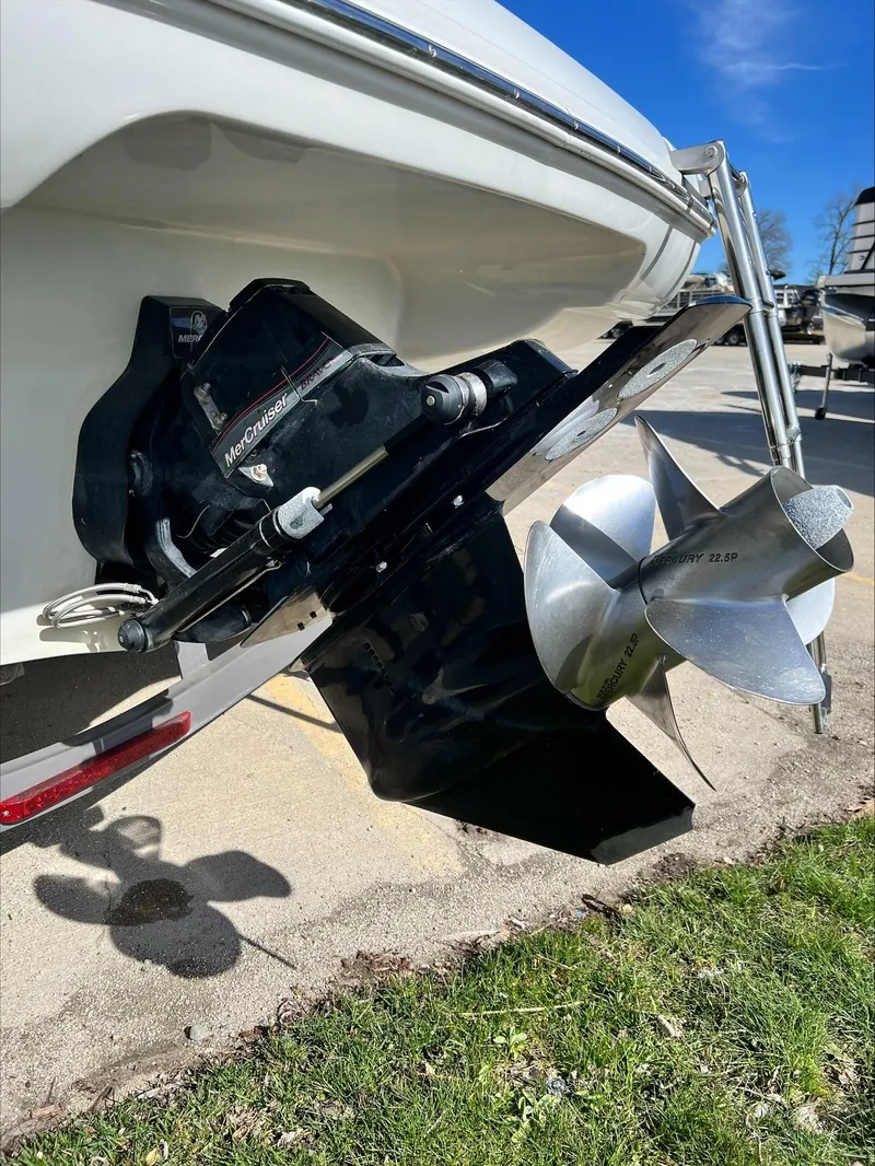 Slide: The Image of Crownline Boats 225SS 2017 - 33