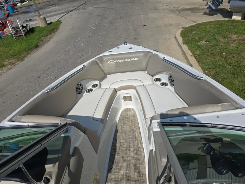 Slide: The Image of Crownline Boats 225SS 2017 - 5