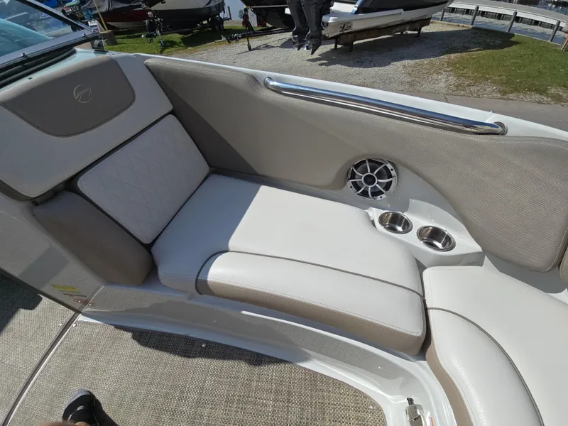 Slide: The Image of Crownline Boats 225SS 2017 - 6