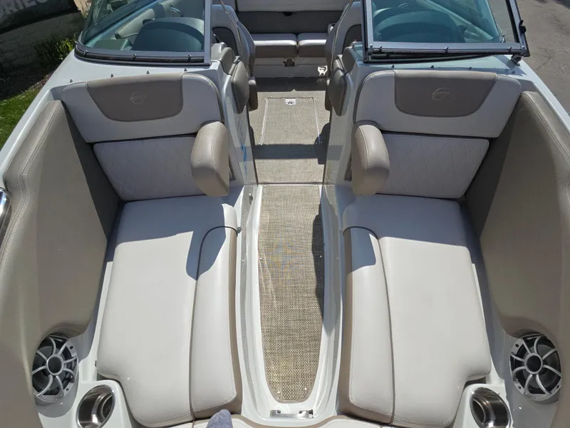 Slide: The Image of Crownline Boats 225SS 2017 - 7