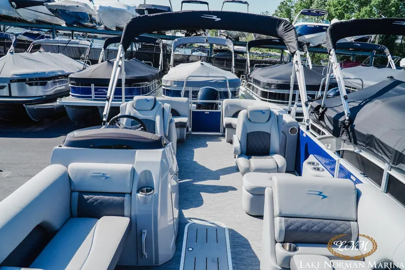 Slide: The Image of 2023 Bennington 23LSR pontoon boat at Lake Norman Marina. - 11