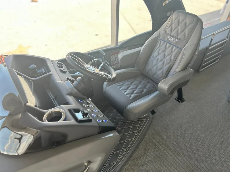 Slide: The Image of 2024 Bennington 28 QXSBA x1 boat captain's chair and helm station. - 19