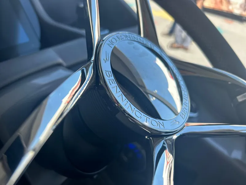 Slide: The Image of Close-up of the steering wheel of a 2024 Bennington 28 QXSBA x1 boat. - 23
