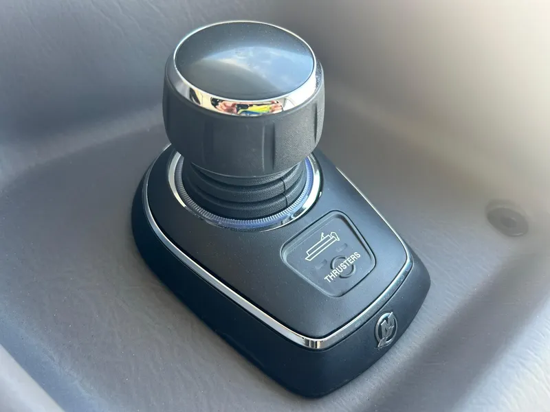 Slide: The Image of Joystick control of 2024 Bennington 28 QXSBA x1 boat. - 25