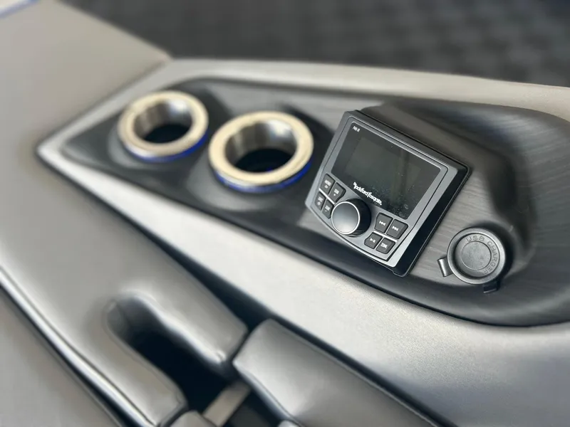 Slide: The Image of Control panel and cup holders on 2024 Bennington 28 QXSBA x1 boat. - 26