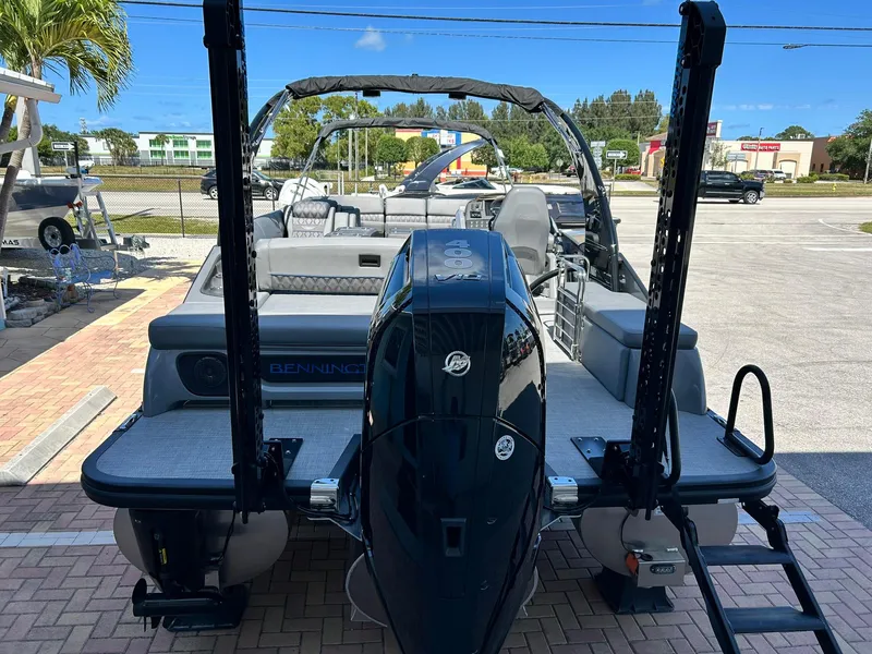 Slide: The Image of 2024 Bennington 28 QXSBA x1 pontoon boat rear view with outboard motor. - 3