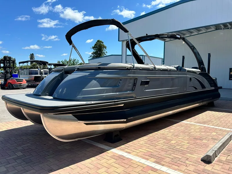 Slide: The Image of 2024 Bennington 28 QXSBA x1 pontoon boat in a marina. - 5
