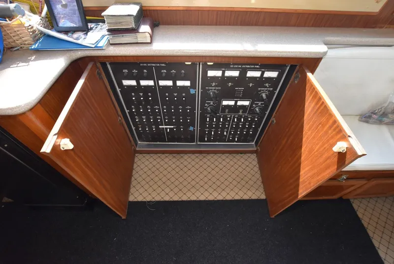 Slide: The Image of Electrical control panel inside a 1987 Hatteras SportFish (w/CATS) boat. - 13