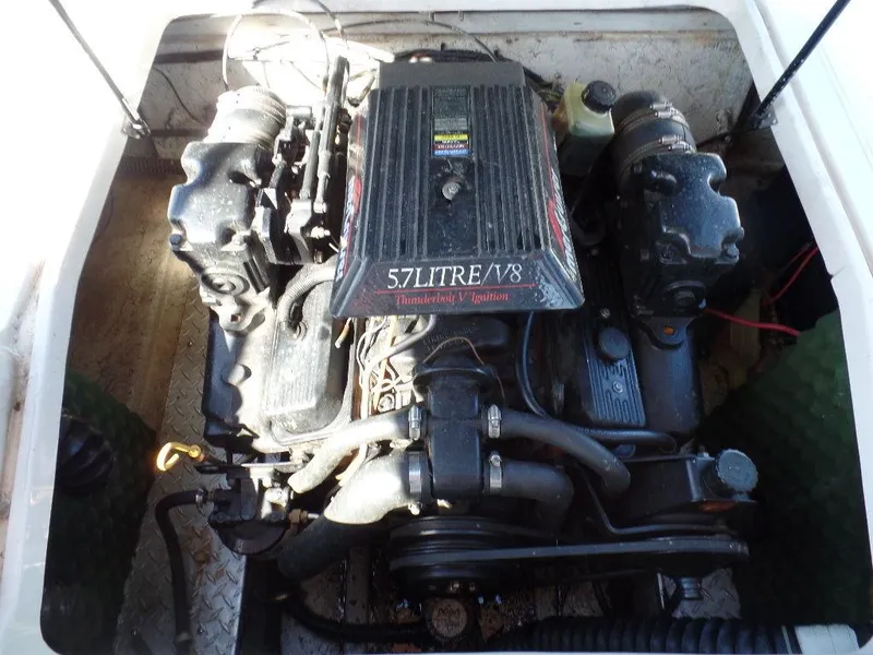 Slide: The Image of 1996 Hurricane Fun Deck boat engine, 5.7L V8, Thunderbolt IV Ignition. - 13