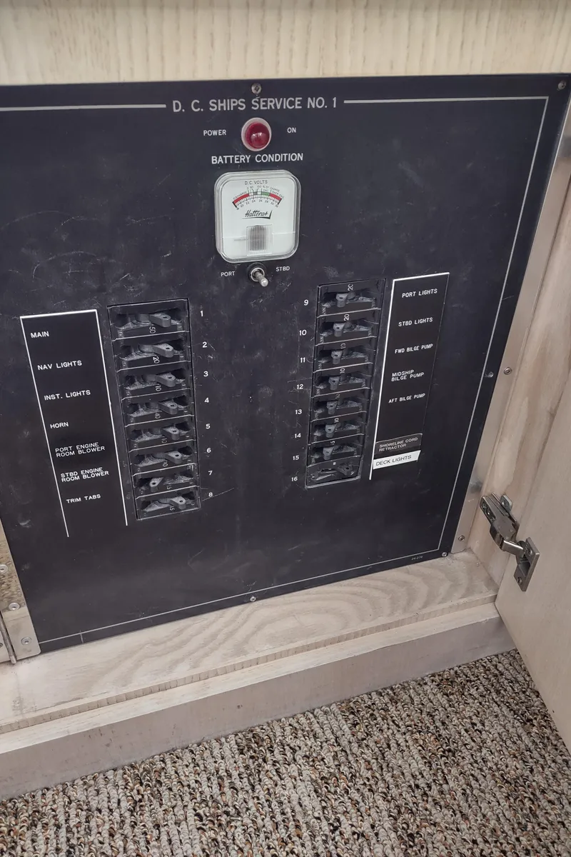 Slide: The Image of Hatteras 52 Cockpit Motor Yacht 1995 - 51